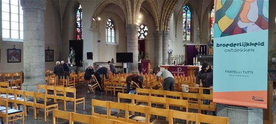 Pasen nadert, dus de kerk gepoetst - Oudsbergen