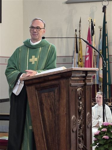Pastoor Jan Philippe viert 25 jaar priesterschap - Pelt