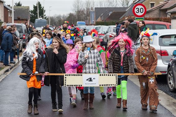 Peerse kinderen vieren carnaval - Peer