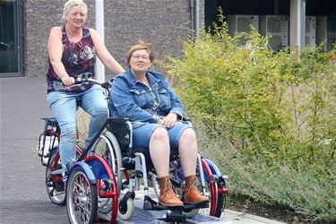 Pelle Melle leent rolstoelfiets uit - Overpelt