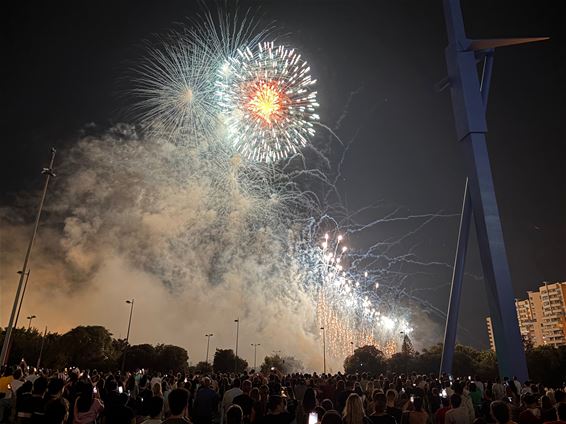 Peltenaren vieren verjaardag met vuurwerk - Pelt