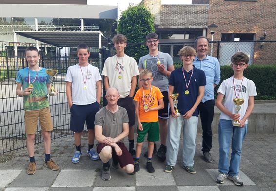 Pelter Pion huldigt jonge schaaktalenten - Pelt