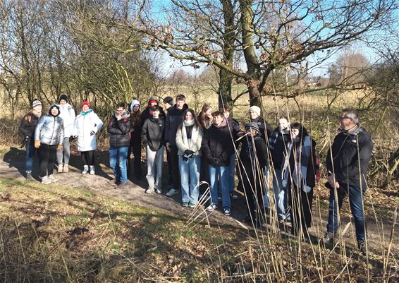 Pelt - Peltse en Hongaarse leerlingen bij Natuurpunt Pelt