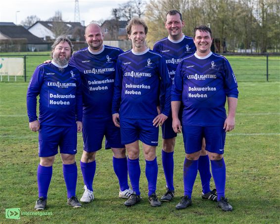Bocholt - Poeder Jongens winnen krachtbalduel in Overpelt