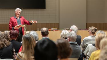 Poëzieavond met Rick De Leeuw boeit publiek in Pel - Pelt