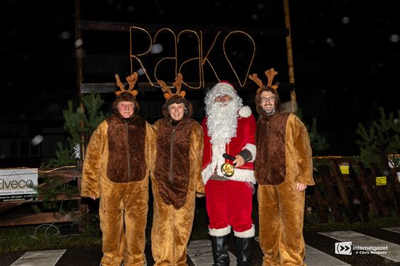 Poseren bij de Kerstman van Raak Kattenbos - Lommel