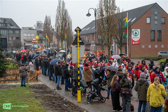 Regen dempt feestvreugde niet, integendeel - Hamont-Achel