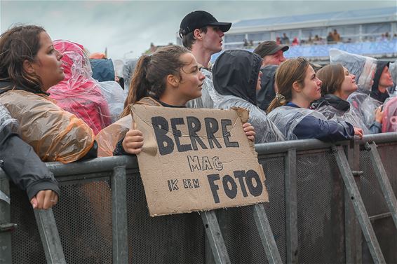 Regen houdt fans niet tegen - Beringen