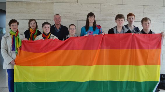 Regenboogvlag tegen homohaat - Lommel