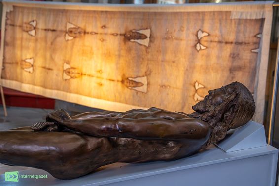 Reizende expo over lijkwade van Turijn in Pelt - Pelt