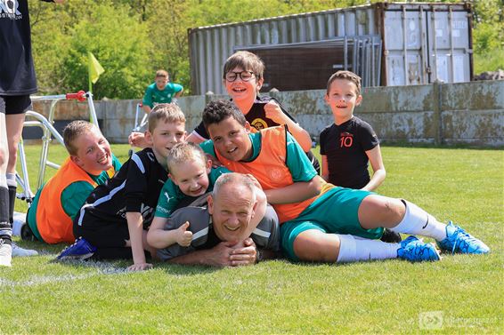 Reuzegezellige voetbalhappening bij Berkenhof - Lommel