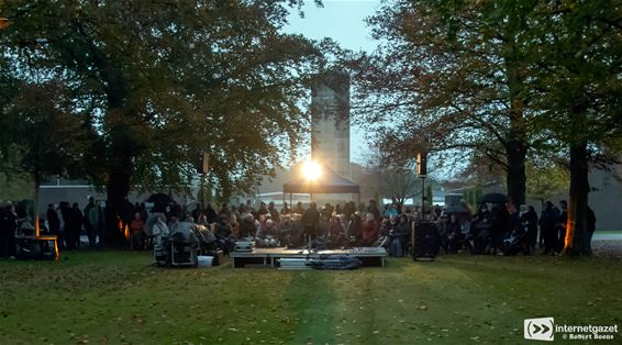 Reveil, een troostconcert op de begraafplaats - Lommel