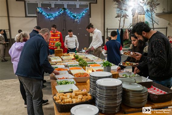 Rijkelijk feestbuffet en de kerstman - Lommel