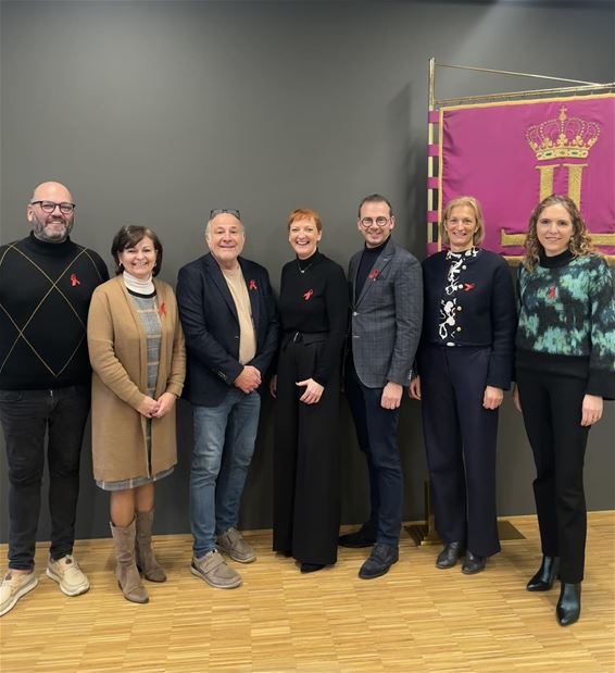 Rode lintjes voor Wereldaidsdag - Leopoldsburg