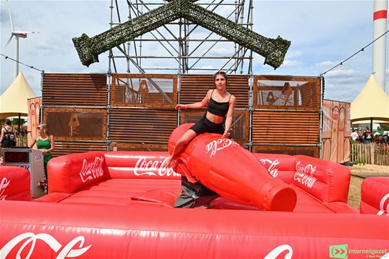 Rodeo op een colafles op Rampage