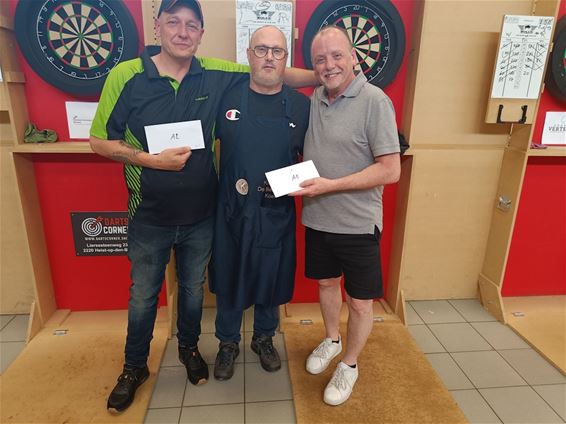 Ronny Huybrechts domineert 2de Kiwanis Open Darts - Beringen
