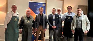 Rotary schenkt 2.500 euro aan Kleine-Brogel