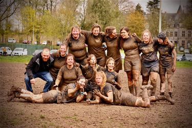 Rugbydames sluiten seizoen af in de modder - Lommel