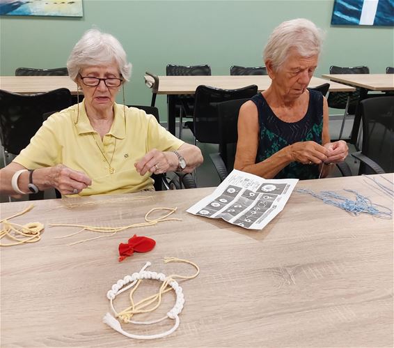 Samana-creagroep maakt kleurrijke sleutelhangers - Lommel