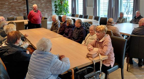 Samana Holheide op bezoek bij aspergeboerderij - Pelt