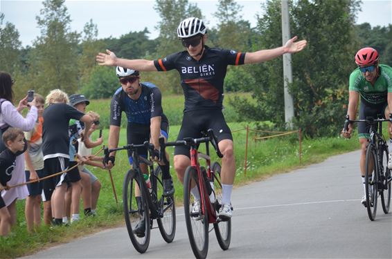 Sebastiaan Deckers wint kermiskoers Lindelhoeven - Pelt