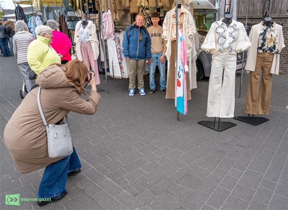 Bree - Selfie op de markt levert koffietje op