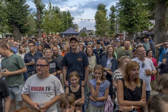 Sfeer en muziek met De Mens en Shameboy - Lommel