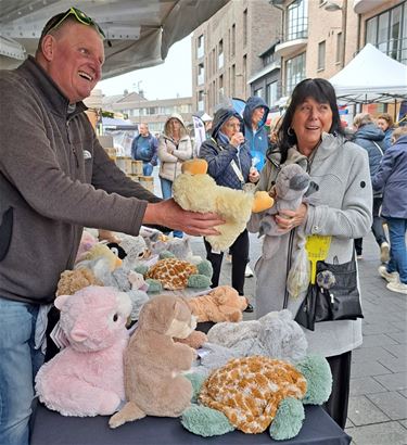 Sfeervolle avondmarkt kleurt Oktoberkermis - Pelt
