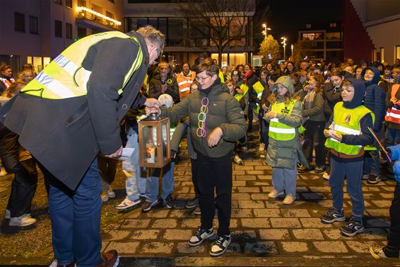 Sfeervolle lichtjestocht voor alle vormelingen - Lommel