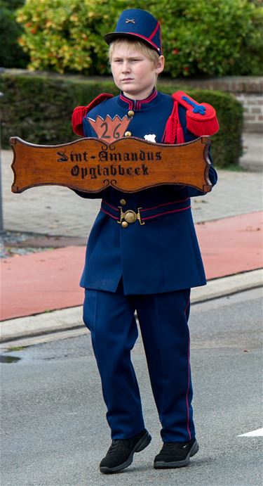 Sint-Amandus opent optocht in Ellikom - Oudsbergen