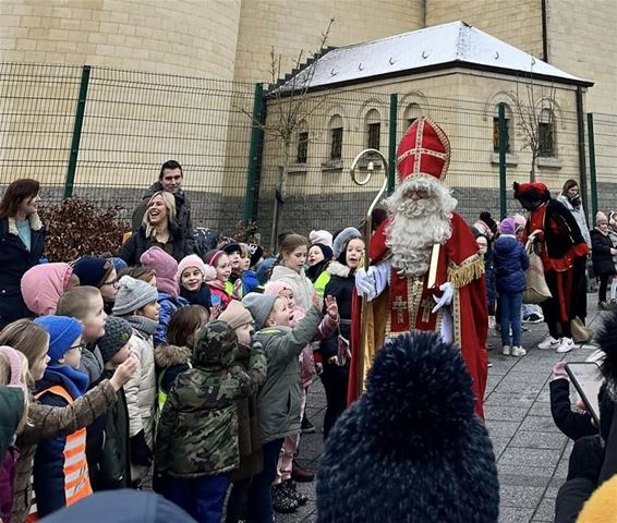 Sint doet basisschool Sint-Lutgart aan - Tongeren