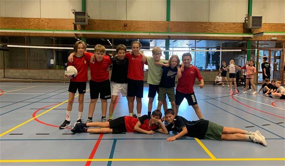 Smashvolleytoernooi verbindt scholen - Beringen