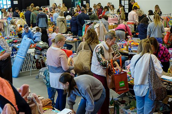 Snuffelen op de beurs Gezinsbond Koersel