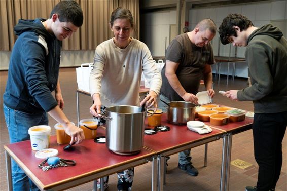 Soep en smoskes, bij de familie Bleux-Simons - Lommel