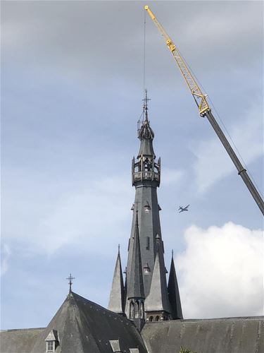 Spectaculaire werken aan kerktoren Hamont