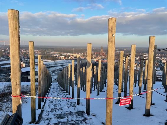 Speellandschap en trappen Avonturenberg gesloten - Beringen