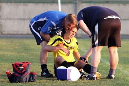 Speler gewond tijdens oefenwedstrijd - Lommel