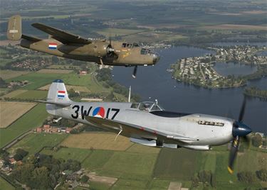 Spitfire en B-25 op Sanicole Airshow - Hechtel-Eksel & Leopoldsburg