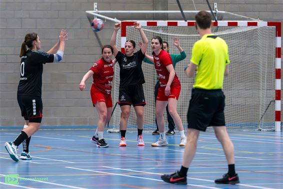 Sporting Pelt-dames blijven op titelkoers - Pelt