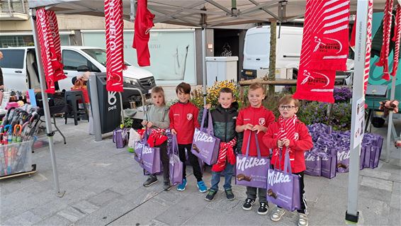 Sporting Pelt op de wekelijkse zaterdagmarkt - Pelt