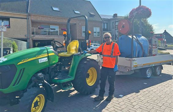 Stad zet volop in op bewatering van jong groen