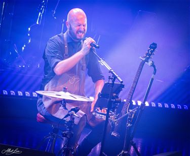 Stan Van Samang charmeert Palethe met 'Vadertaal' - Pelt
