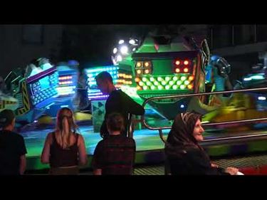 Start Lommel kermis, met veel volk - Lommel