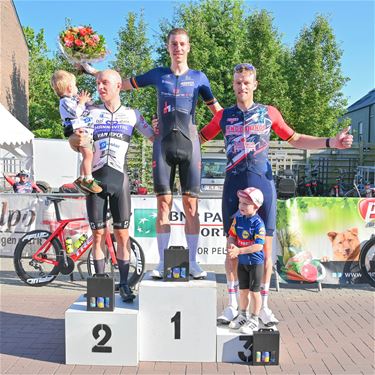 Sterke Rutger Wouters in wielerwedstrijd Barrier - Lommel