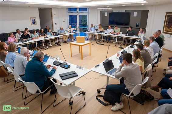 Stoelendans in gemeenteraad Oudsbergen - Oudsbergen