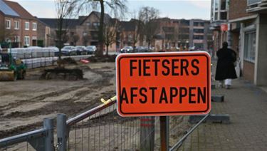 Bree - Stoepen Witte Torenwal worden vernieuwd