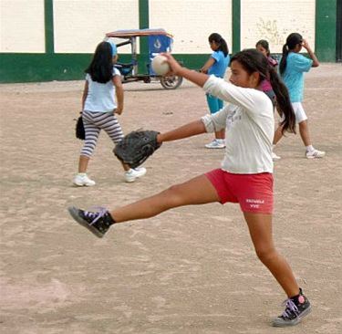 Straathoekwerk in Peru (5): softballtalent - Neerpelt