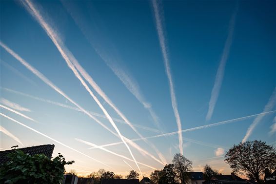 Strepen in de lucht - Pelt