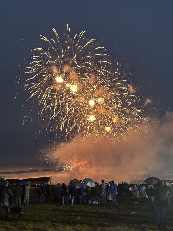 Sunset Airshow sloot af met vuurwerk