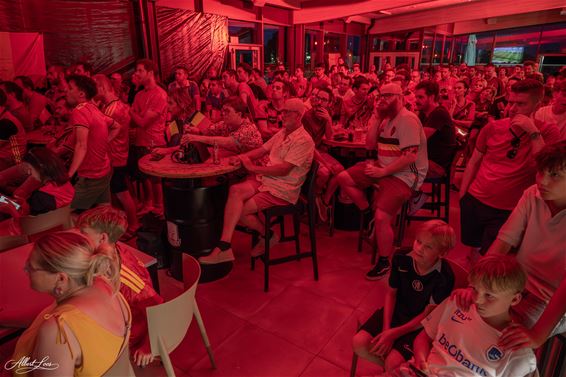 Supporters op de Kadijk genoten mee tot het einde - Pelt